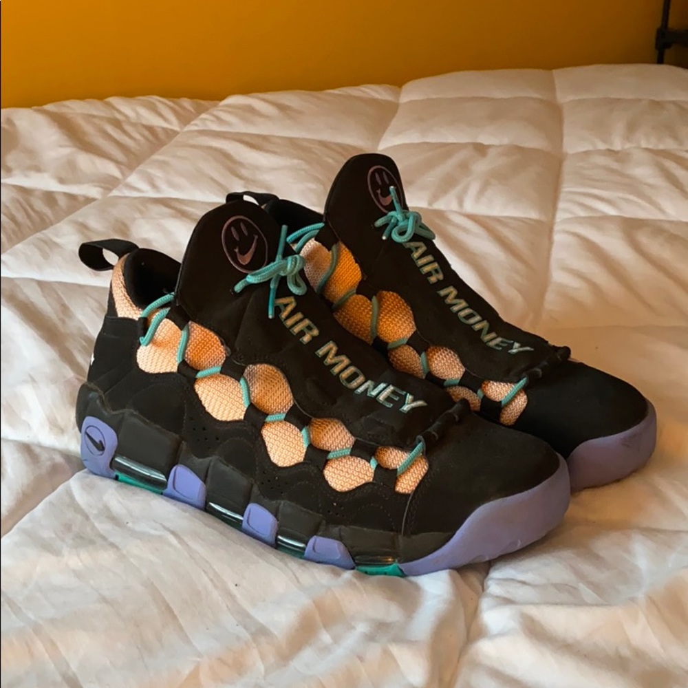 Air money, have a Nike day